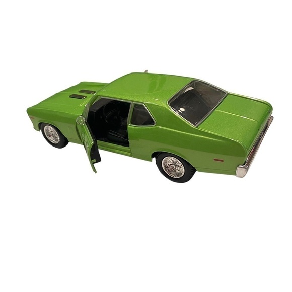 Maisto 1970 Chevrolet Nova SS Diecast Vehicle Lime Green - Picture 6 of 16